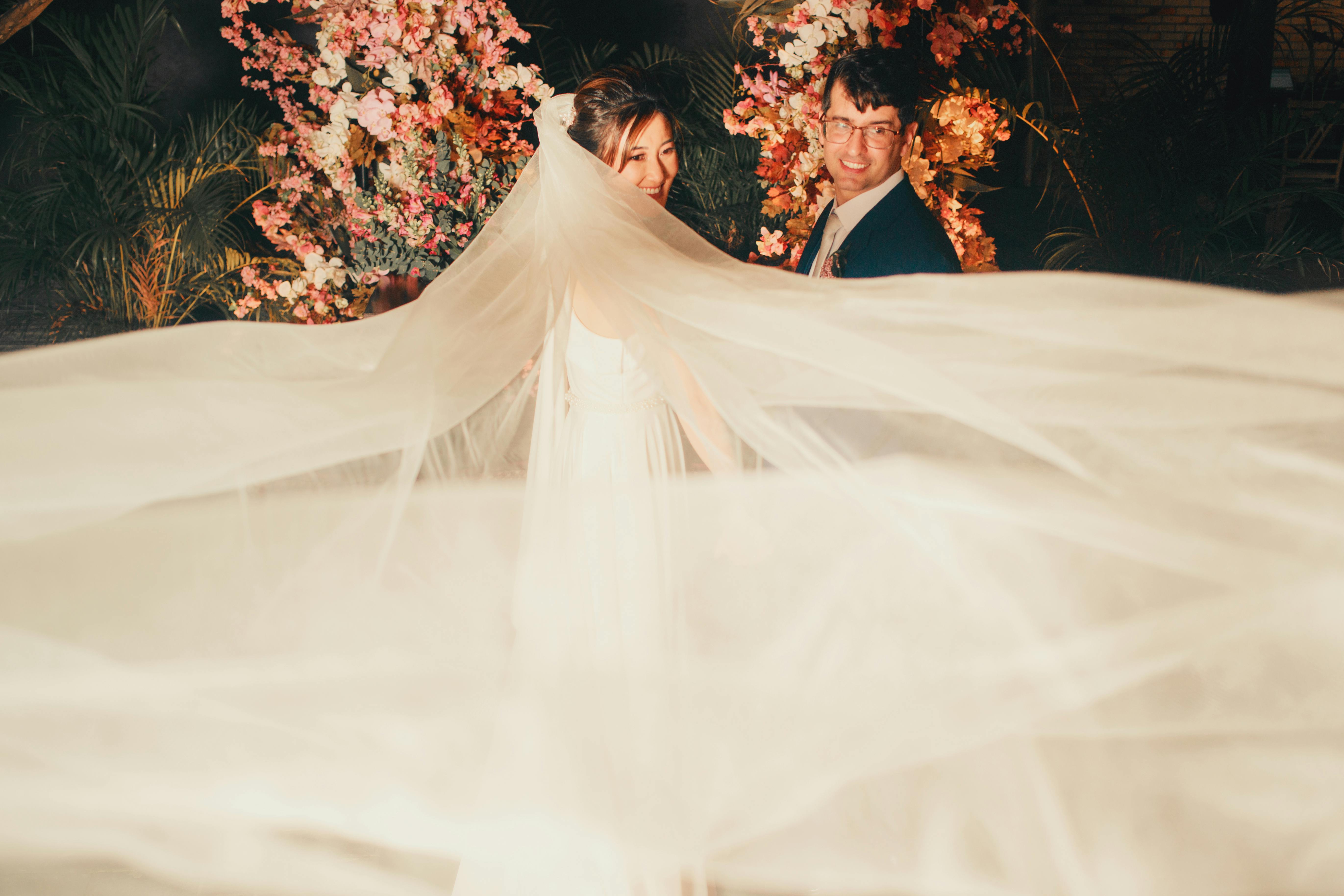 Light &amp; Airy Photography: Capturing Romantic Storytelling Moments