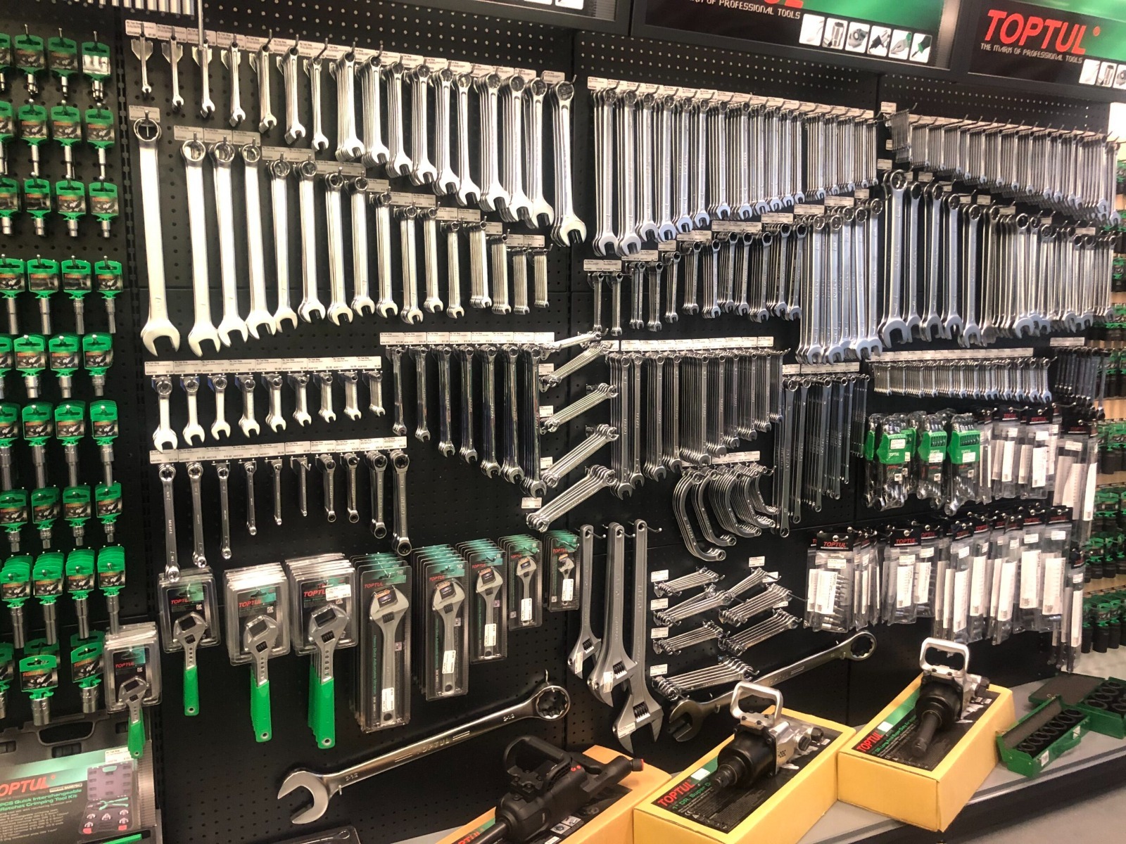 Discover IRWIN Black Friday Discounts at Misterworker for Maintenance Pros